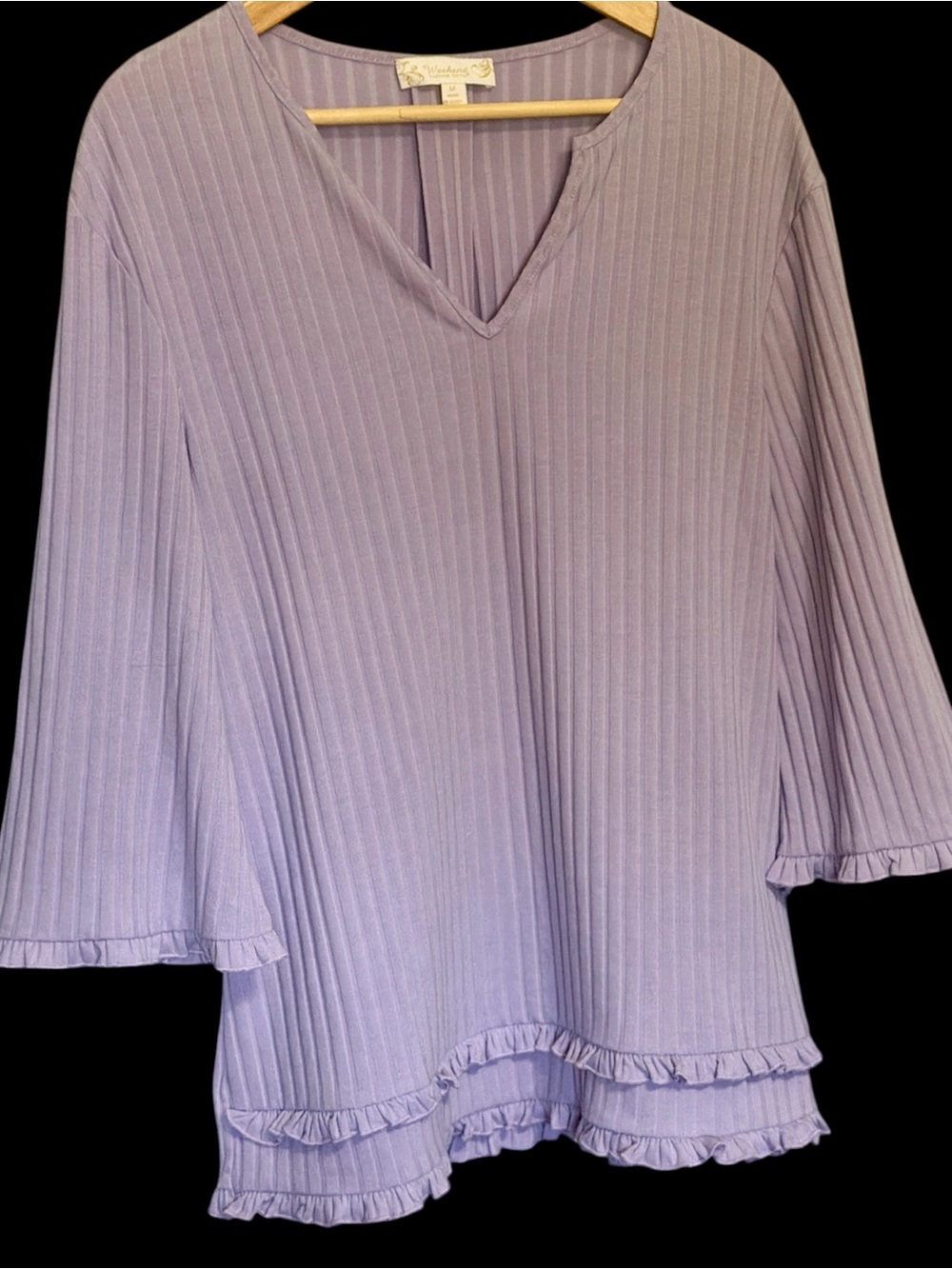 Weekend by Suzanne Betro Lavender Ribbed V-Neck Ruffle-Hem Tunic size medium